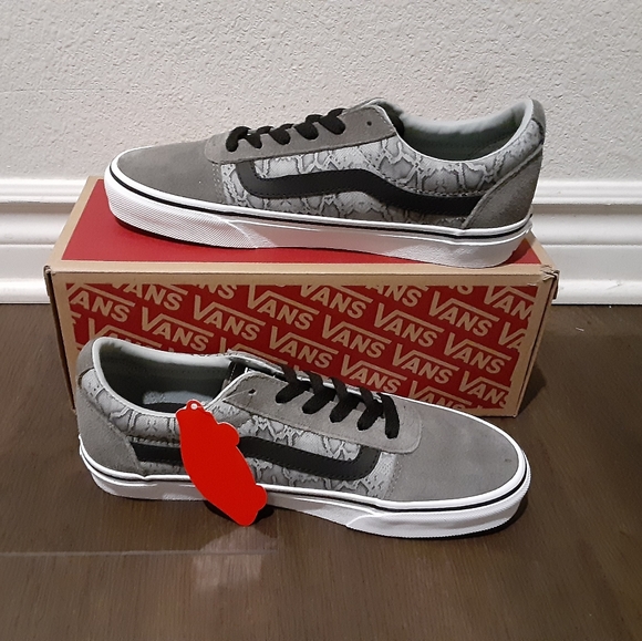 Vans - Picture 4 of 4